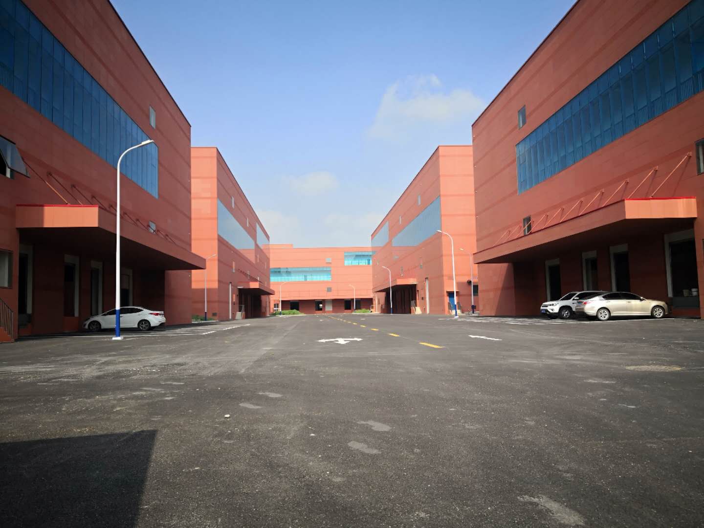 G2121 �ɽ������·�· �Ϻ�רҵʳƷ��ҵ԰ �������� 4000ƽ��ɷָ����  ��ȼ�� ������